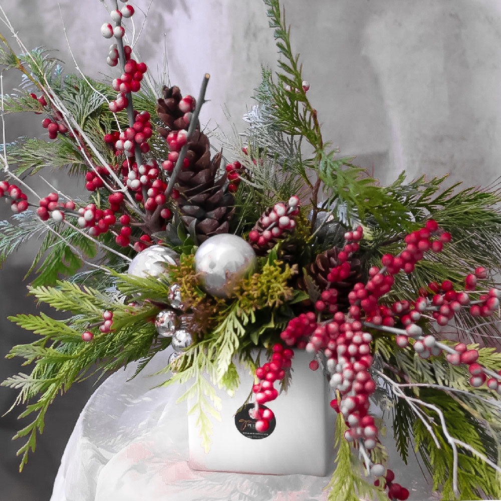 XMAS-1332 EVEREST HOLIDAY CENTERPIECE Petalino Flower Bar & Events